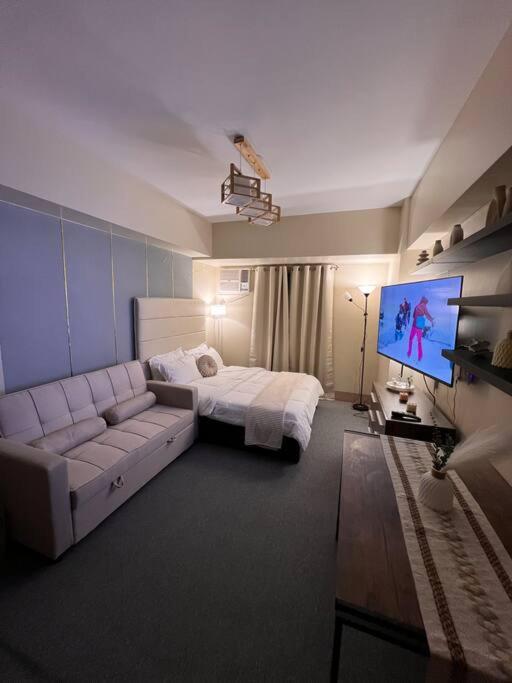 Daffodil-modern With Pool Access Apartment Cebu
